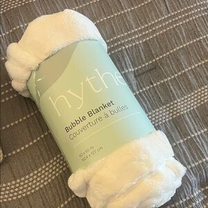 Hythe White Bubble Blanket